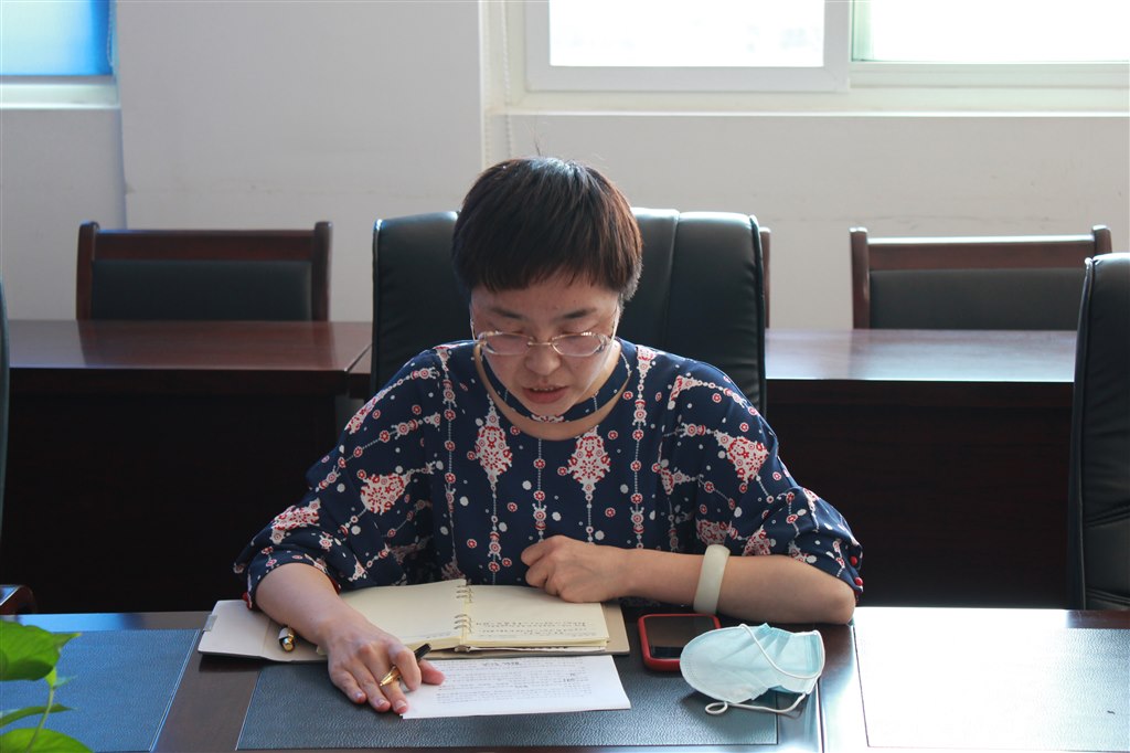 9學工處處長季艷發言.JPG
