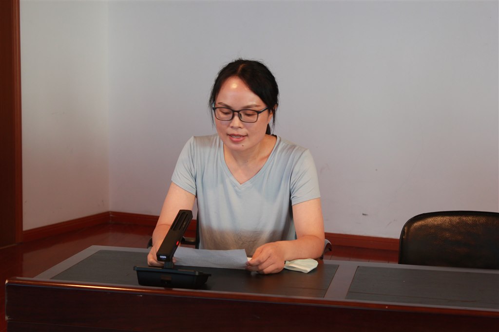 10優秀教師代表王道玉老師發言.JPG