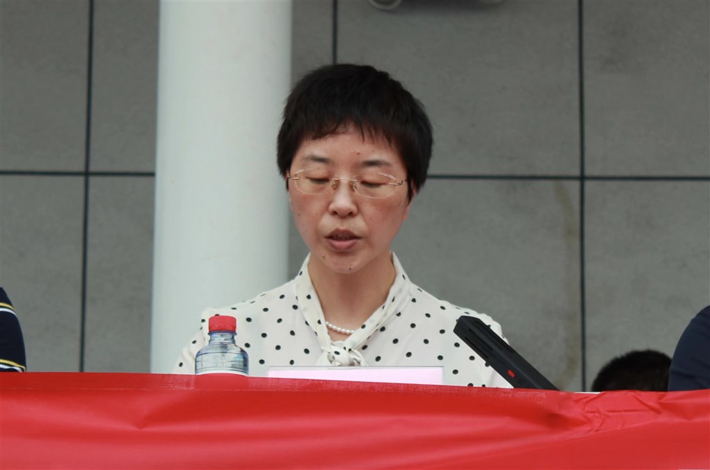 8學工處處長季艷宣布軍訓編製名單.jpg
