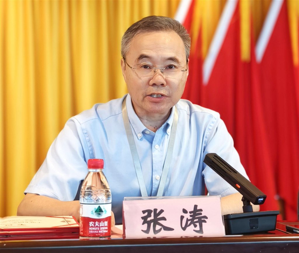 4-張濤副校長-宣讀專業帶頭人骨幹教師聘任決定.jpg