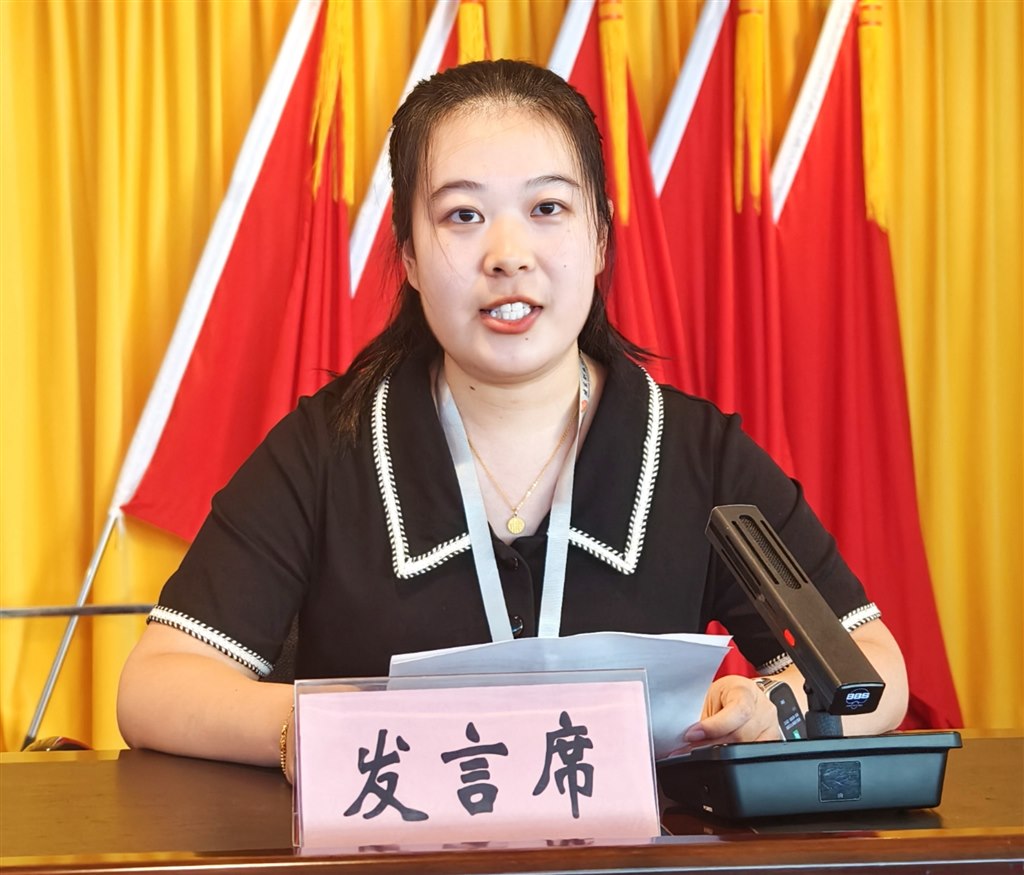 13-優秀教師代表發言-張敏.jpg