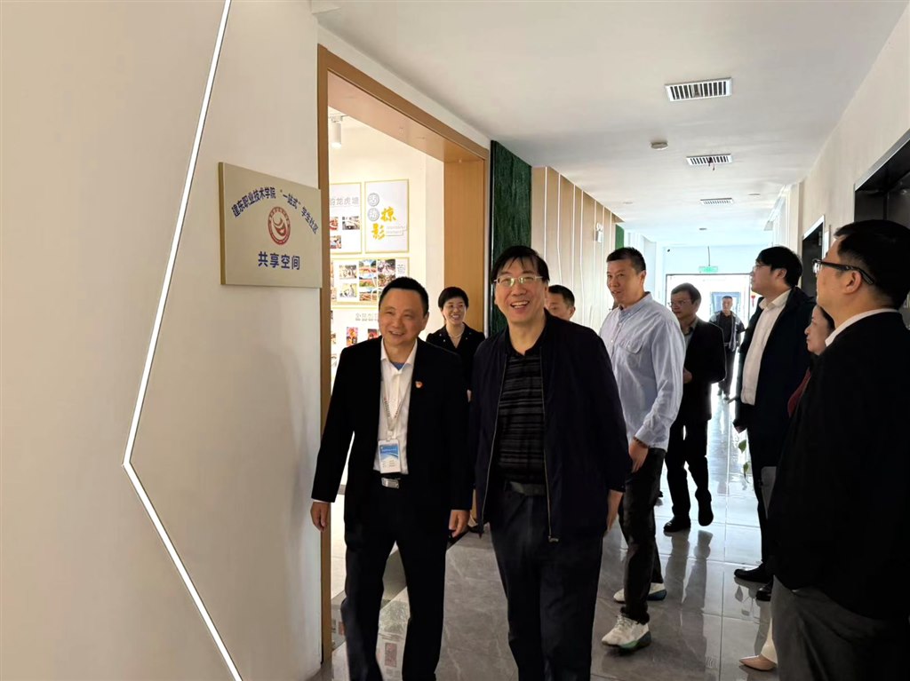 7參觀一站式學生社區1.jpg